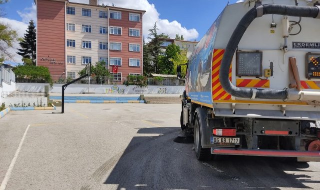 Keçiören&#039;de yeni eğitim öğretim yılı için temizlik seferberliği