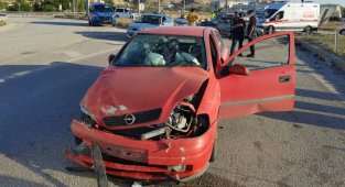 Kırıkkale'de iki otomobil kafa kafaya çarpıştı: 5 yaralı