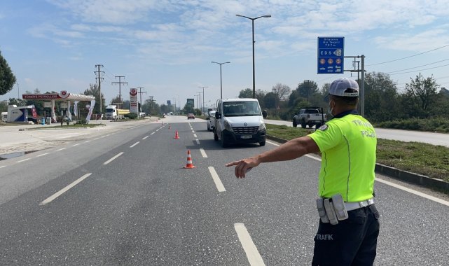 Kırmızı ışıkta geçenler drone takıldı