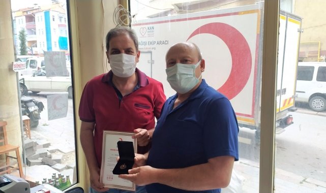 Kızılay&#039;dan Hisarcık&#039;taki kan bağışçılarına madalya