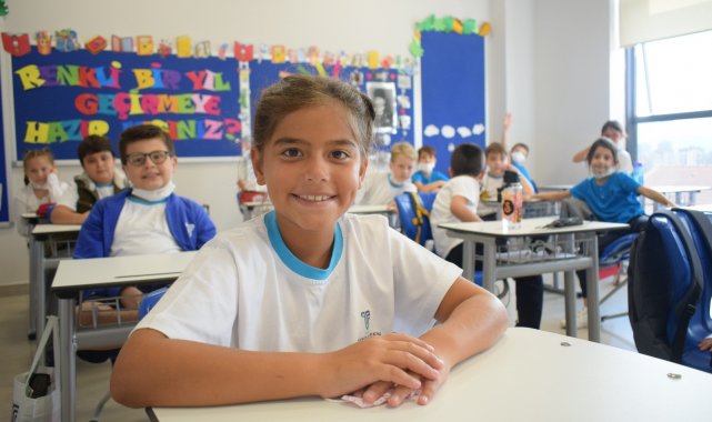 Kodlayan öğrencileri robotlar karşıladı