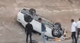 Kontrolden çıkan otomobil takla attı