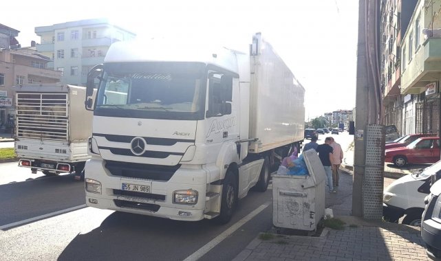 Kontrolden çıkan tır otomobile çarptı