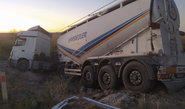 Konya&#039;da tır minibüse arkadan çarptı: 6 yaralı