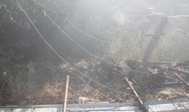 Kopan elektrik telleri 600 balya samanı küle çevirdi