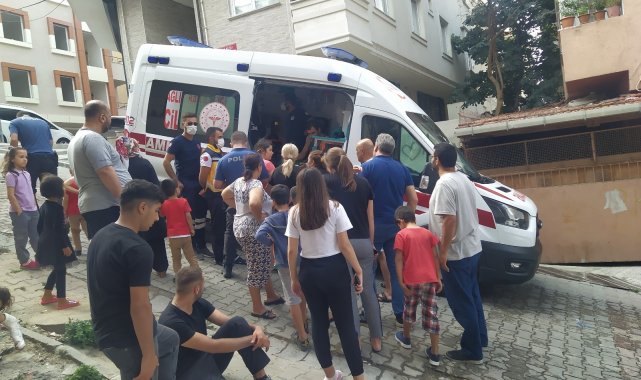 Küçükçekmece&#039;de genç kız yangında mahsur kaldı: 2 kişi de yaralandı