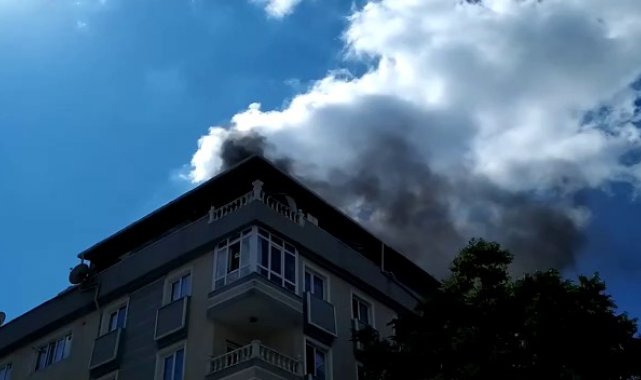 Küçükçekmece&#039;de korkutan çatı yangını