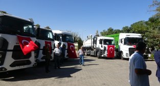 Mardin Büyükşehir Belediyesine hibe edilen araçlar törenle teslim alındı