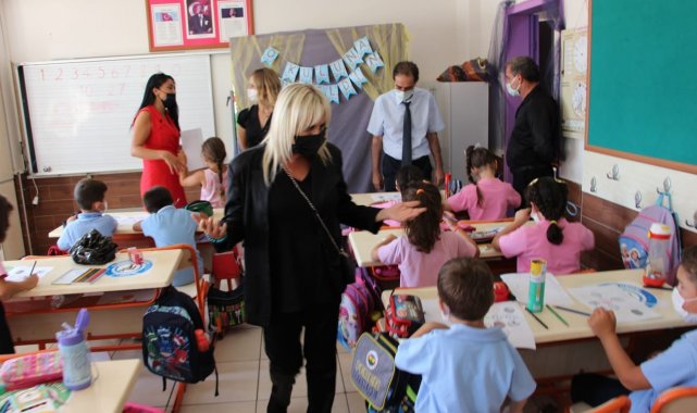 Marmaris&#039;te öğrenciler okullarına, öğretmenler öğrencilerine kavuştu