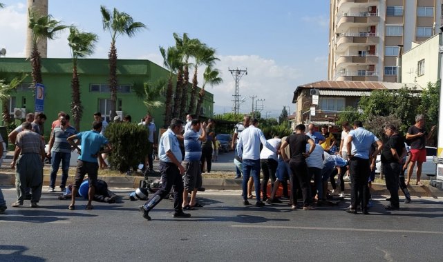 Mersinde iki motosiklet çarpıştı:3 yaralı