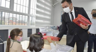 Minik Öğrencilerin Kırtasiye Setleri Başkan Erdoğan’dan