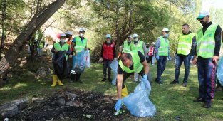 Niğde'de Dünya Temizlik gününde caddeleri temizlendi