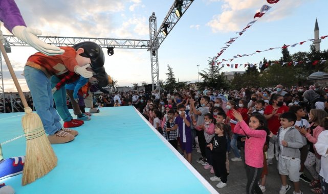 Öğrenciler doyasıya eğlenip yaza veda ettiler