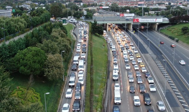 Okullar açıldı, İstanbul trafiğinde yoğunluk başladı