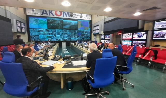 Okulların açılış gününde İstanbul&#039;da ulaşım ve trafik AKOM&#039;dan koordine edildi