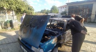 Park halindeki otomobil yandı