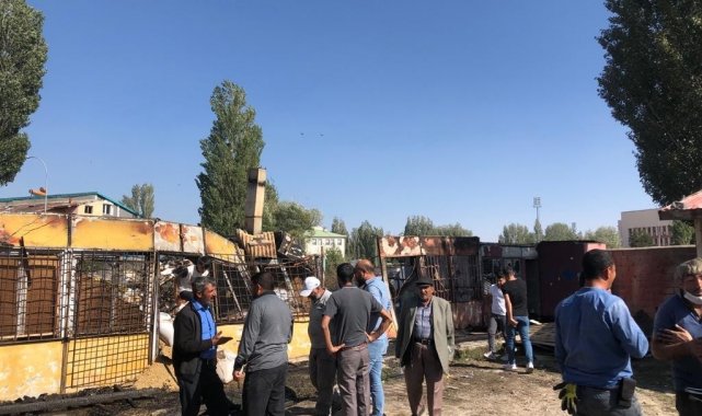 Pasinler&#039;de korkutan yangın: 12 dükkan kullanılamaz hale geldi