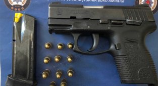 Polis uygulamasında üzerinden ruhsatsız tabanca çıktı
