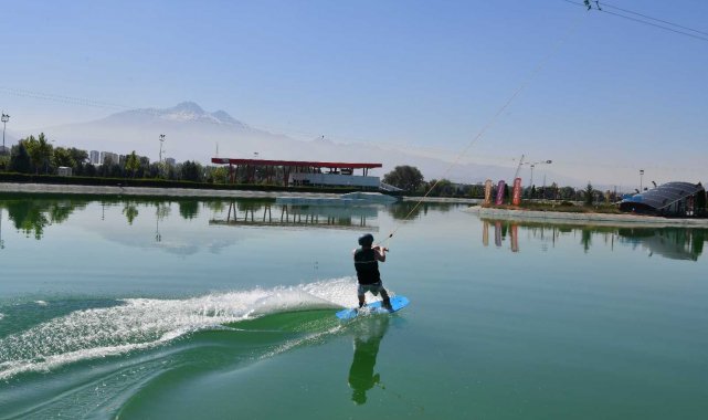 Rus turistler Büyükşehir Sukaypark&#039;ı tercih etti