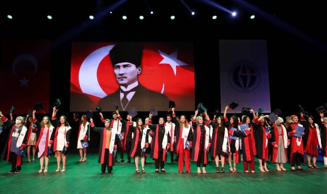 Sağlık Bilimleri Fakültesi&#039;nde mezuniyet heyecanı