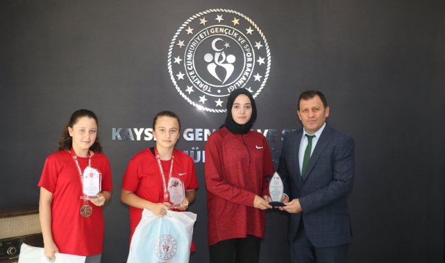 Şampiyon karate sporcularından Ali İhsan Kabakcı&#039;ya ziyaret