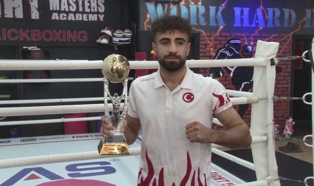 Şampiyon kick boksçu, İtalya&#039;da ikinci kez kupa kaldırmak için hazırlanıyor