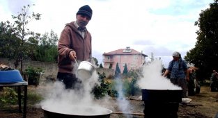 Sarıgöl'de evlerde şifa kaynağı pekmez yapılmaya başlandı