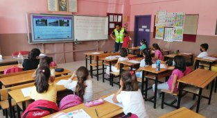 Siirt'te jandarmadan öğrencilere trafik eğitimi