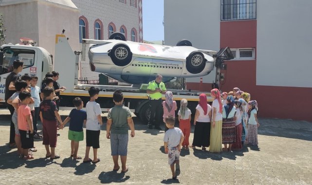 Simülasyon aracıyla emniyet kemeri eğitimi verildi