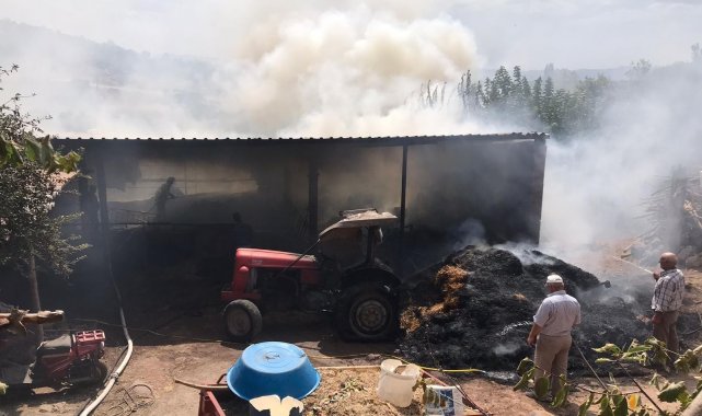 Sındırgı&#039;da saman deposu yandı