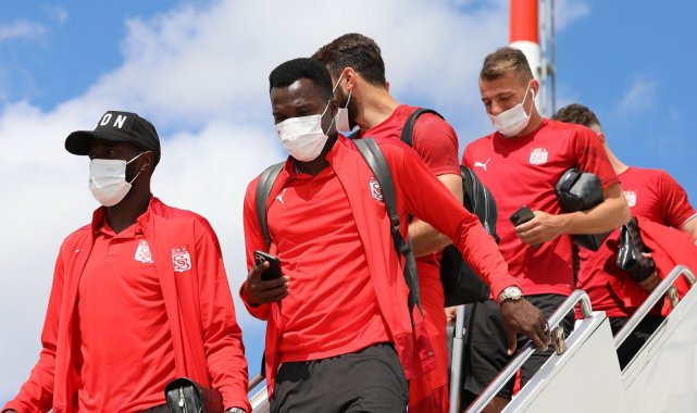 Sivasspor kafilesi İstanbul&#039;a ulaştı