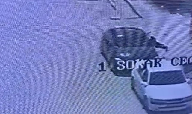 Takip ettikleri otomobilin camını kırıp 200 bin lirayı çaldılar