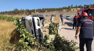 Takla atan otomobilin sürücüsü yaralandı