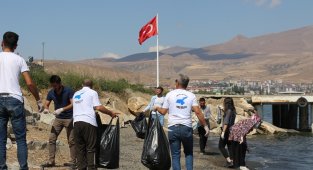Tatvan'da 'Dünya Kıyı Temizliği Günü' etkinliği
