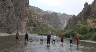 Terörden temizlenen Bestler Dereler, deniz sahillerini aratmıyor