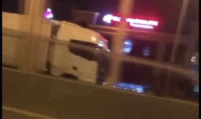Ters şeritten son sürat ilerleyen tır, korkuya sebep oldu