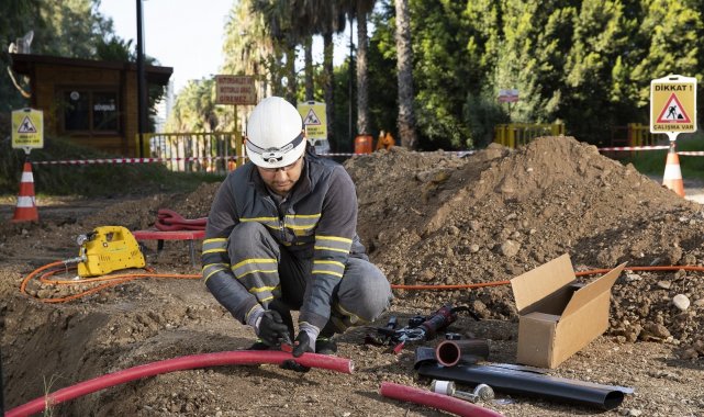 Toroslar EDAŞ&#039;tan Şehitkâmil&#039;de 8,4 milyon liralık yer altı yatırımı