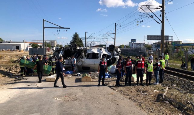 Trenin işçi servisine çarptığı kazada bilanço ağırlaşıyor: Ölü sayısı 6&#039;ya yükseldi