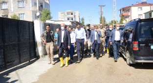 Tuşba Belediye Başkanı sel bölgesinde incelemelerde bulundu