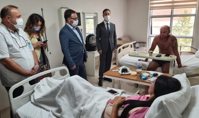 Ukrayna Antalya Konsolosu kazada yaralanan turistleri ziyaret etti