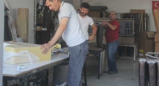 Üniversite öğrencilerinin gelmesiyle ikinci el eşya satıcıların yüzü güldü