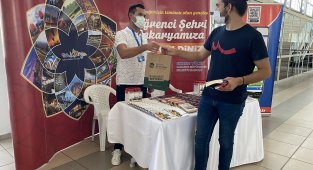 Üniversiteye başlayacak öğrenciler terminalde karşılandı