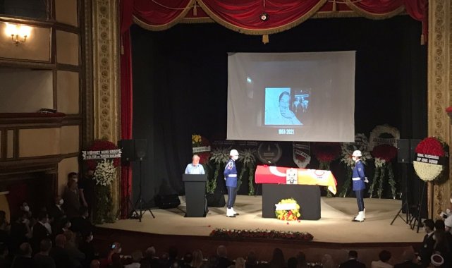 Usta tiyatrocu Ferhan Şensoy son yolculuğuna uğurlandı