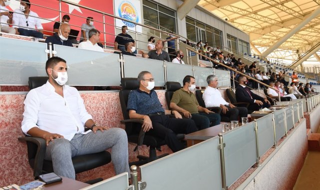 Vali Su, İçel İdmanyurdu&#039;nun ilk maçını izledi