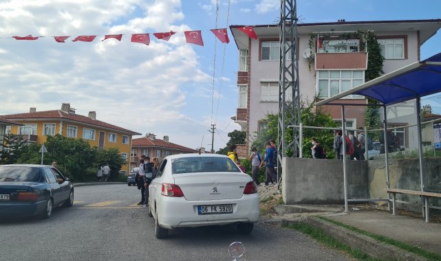 Veliler, Okul önlerine trafik uyarı levhası konulması isteniyor.