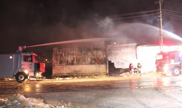 Yalıtım malzemesi bulunan iş yerinde korkutan yangın