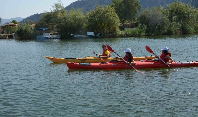Yangın bölgelerindeki çocuklar su sporları ile tanıştı
