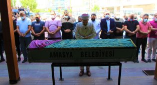 Yatak bazasına sıkışarak hayatını kaybeden minik Bahar defnedildi