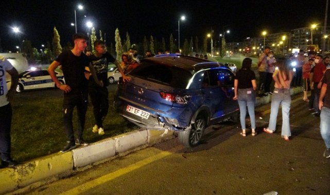 Yaya çarpmamak için yavaşladı, arkadan araç çarpınca yayaların üzerine uçtu: 3 yaralı
