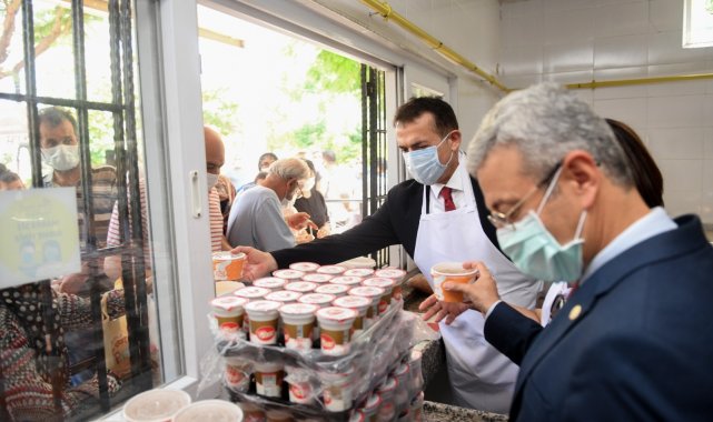 Yenişehir Belediyesi Aşevinde vatandaşlara aşure ikram edildi